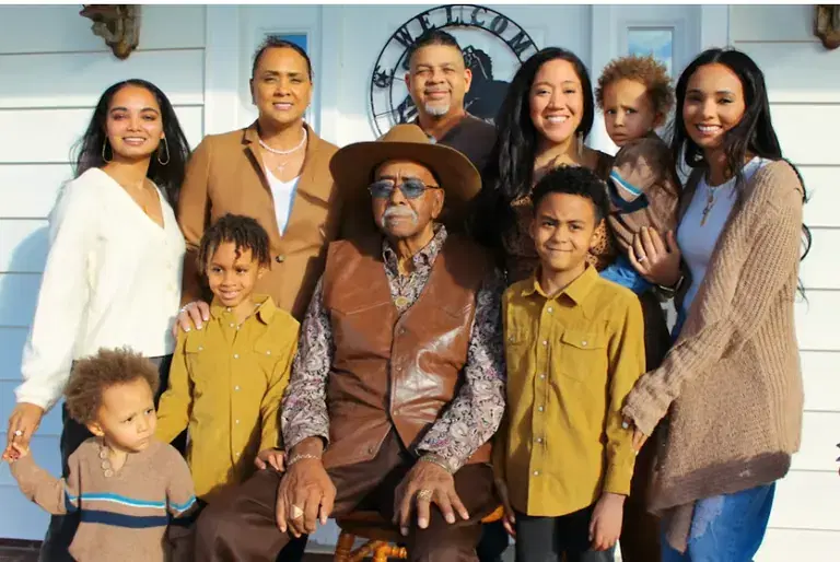 Family reunion planned with dining, activities, seating, and multi-generational guest needs