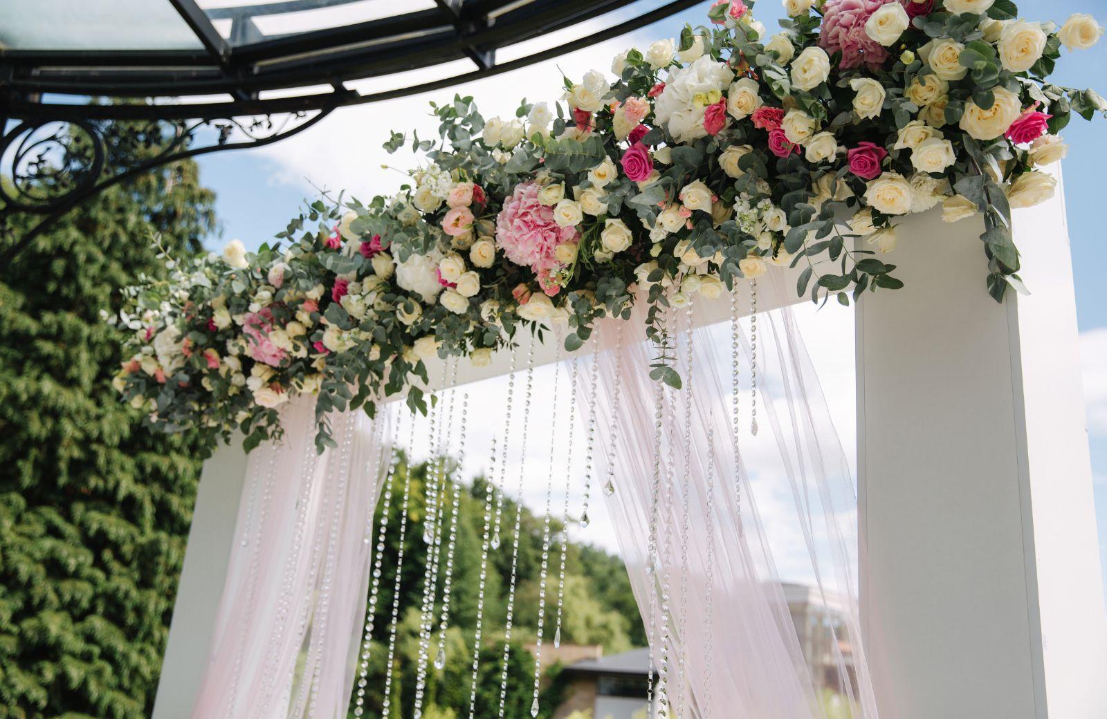 63038775-ef0c-4a61-b1b2-1d4c8fd08886-Discover how to create stunning, budget-friendly wedding floral designs in Los Angeles with tips from Nexa Events on choosing seasonal flowers and more..jpg