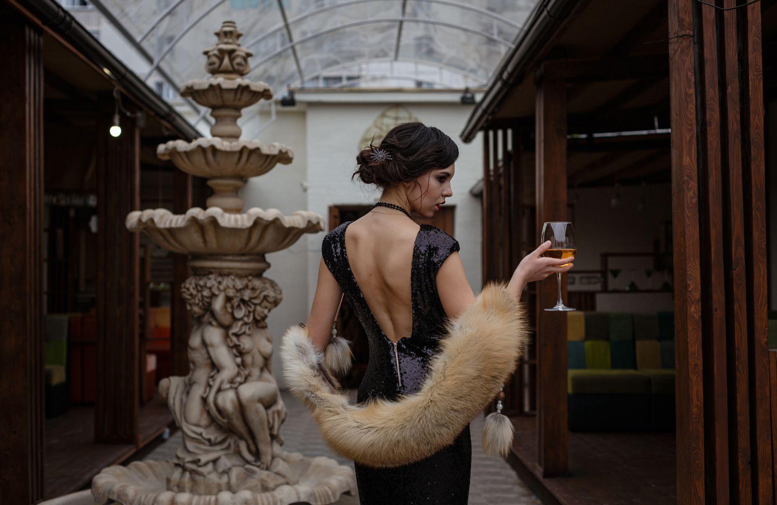 Step into the Roaring Twenties: How to Host a Great Gatsby Themed Party